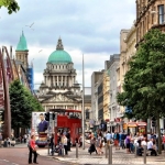 Belfast,  capital del Titanic y de  Irlanda del Norte.