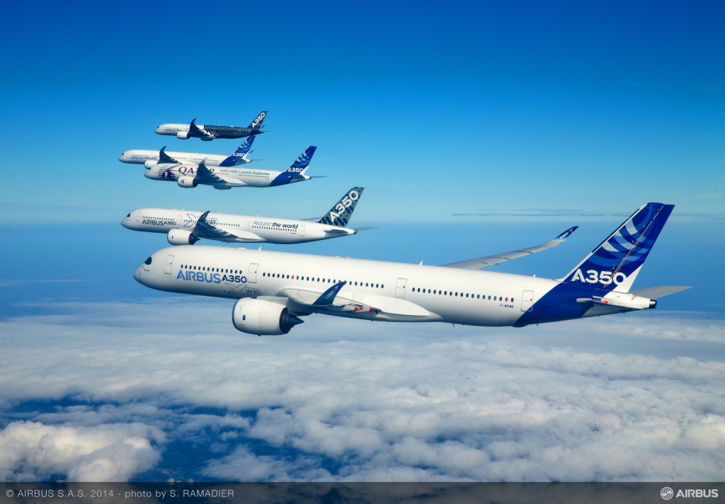 A350_XWB_-_formation_flight_3-1024x712