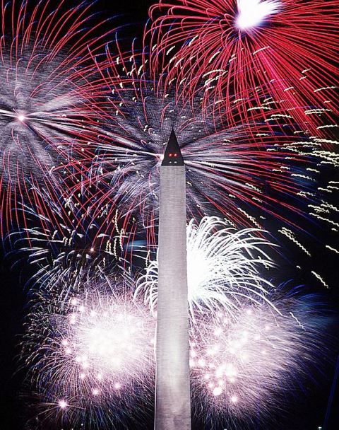 Fourth_of_July_fireworks_behind_the_Washington_Monument,_1986 (1)