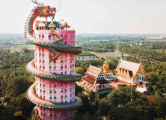 Wat-Samphran-Dragon-Temple-Bangkok-Thailand-0869-2