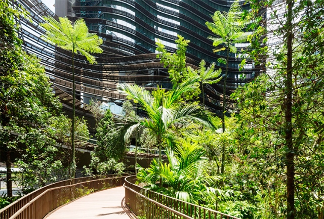 edifício-misto-possui-pequena-floresta-em-Cingapura-02